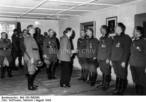 1944 NS-Führungsoffiziere von Adolf Hitler empfangen