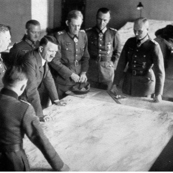 Gierłoż. Narada Adolfa Hitlera z generałami 1942