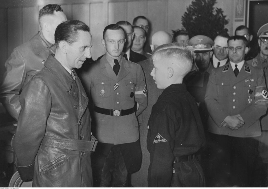 Goebbels na posiedzeniu niemieckiej volkslisty w Toruniu 1942
