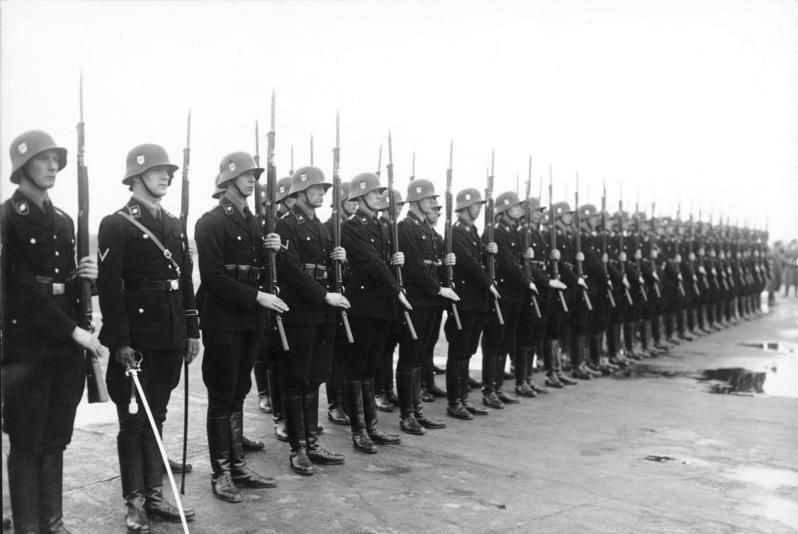 SS-Leibstandarte Adolf Hitler na lotnisku Tempfelhof w dniu 24.3.1935