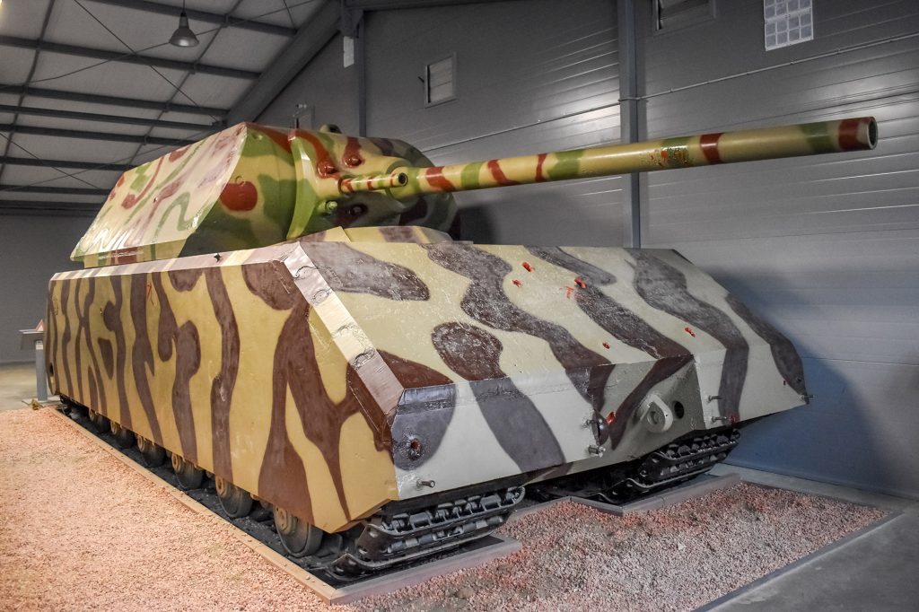 Czolg Maus w Muzeum Czołgów w Kubince w Rosji