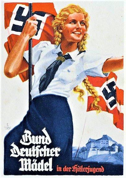 Propagandowa pocztówka werbunkowa „Bund Deutscher Mädel in der Hitlerjugend”: uśmiechnięta dziewczyna z warkoczami ze sztandarem, proj. Ludwig Hohlwein, 1933