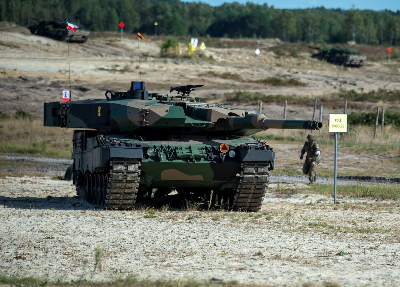 Czołg Leopard 2PL podczas szkolenia 18. Dywizji Zmechanizowanej w Nowej Dębie, 2020