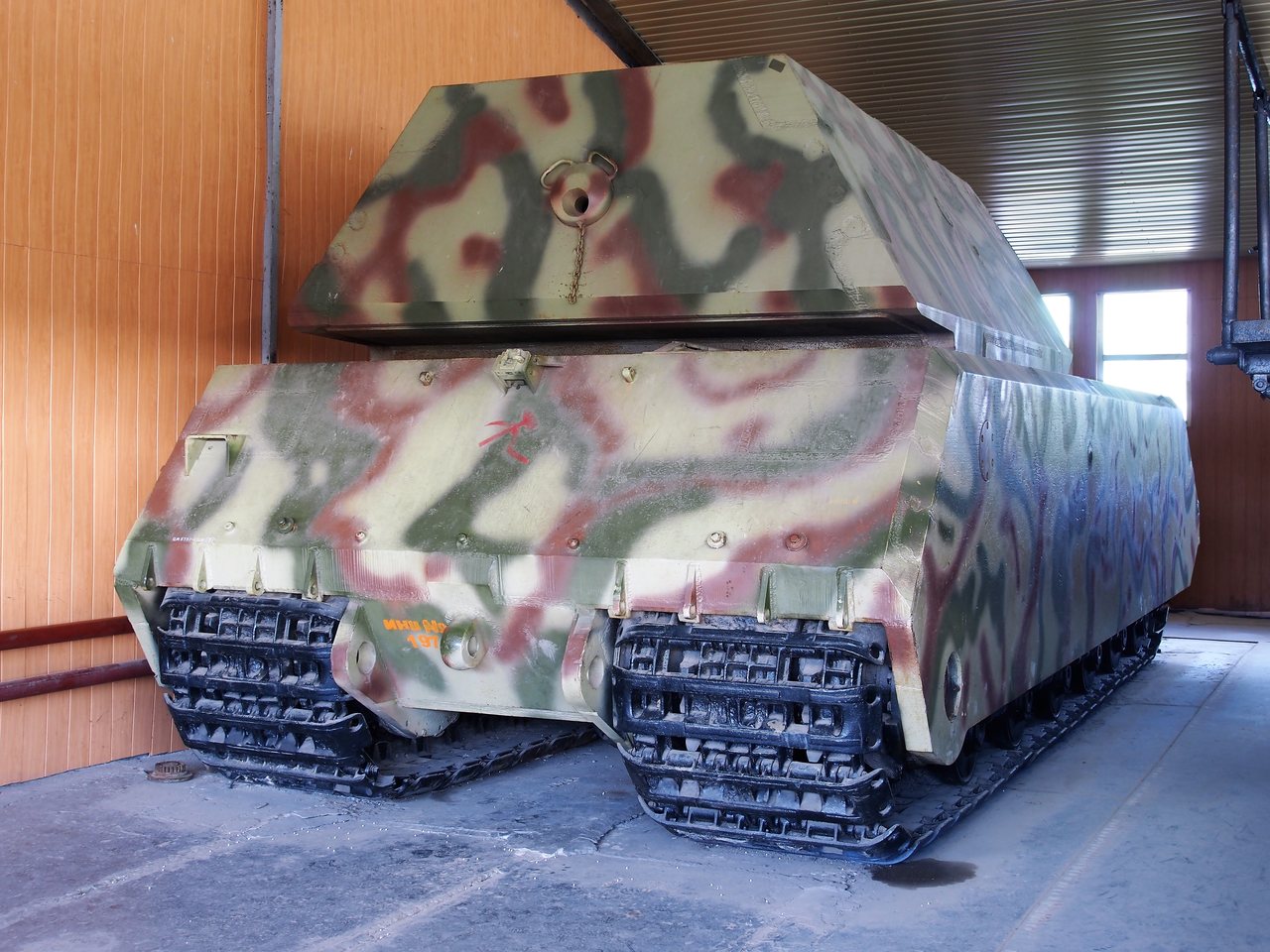 Niemiecki czołg superciężki Panzer VIII Maus w muzeum w Kubince