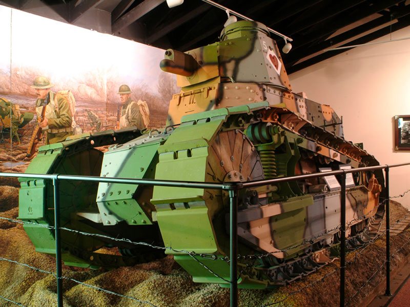 Francuski czołg lekki Renault FT w muzeum armii USA