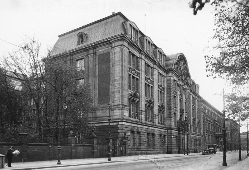 Gmach Geheimes Staatspolizeiamt, centrali Gestapo przy Prinz-Albrecht-Straße 8 w Berlinie, 1933