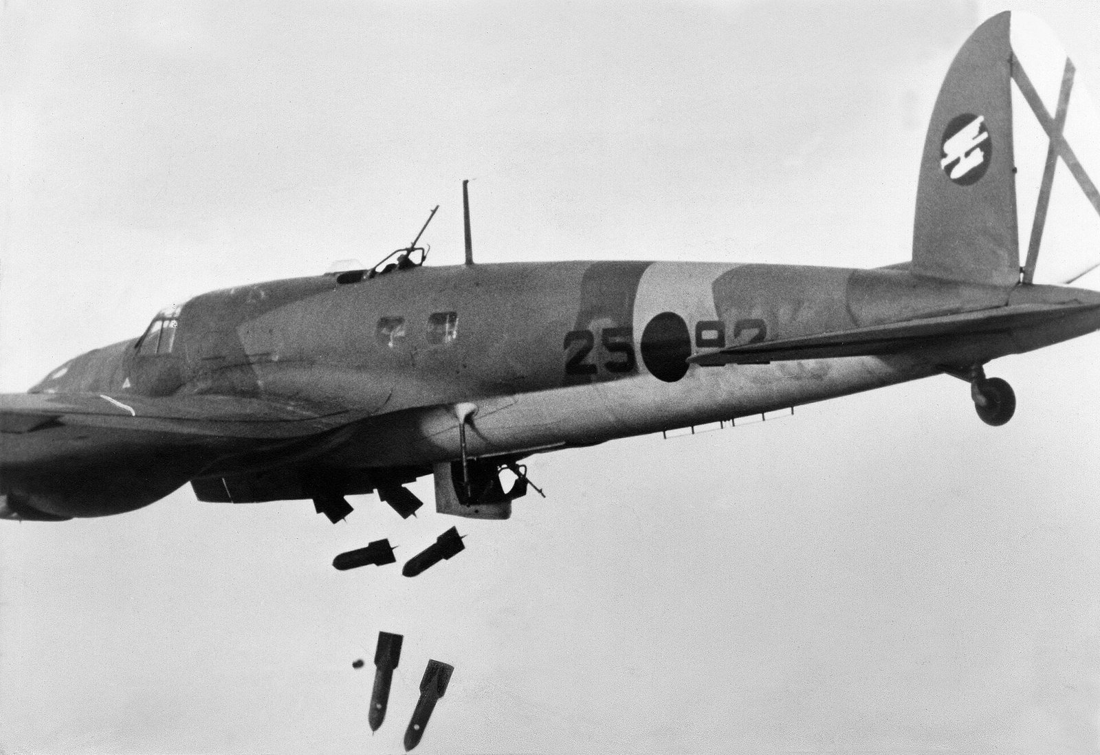 Bombowiec He 111B Legionu Condor zrzucający bomby w Hiszpanii